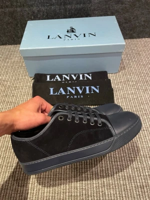 Lanvin skor  - Hej, säljer nu dessa svin snygga lanvin skor. Skorna är i extremt bra skick!  Begränsat antal boxar och dustbag. Hör av dig vid frågor.