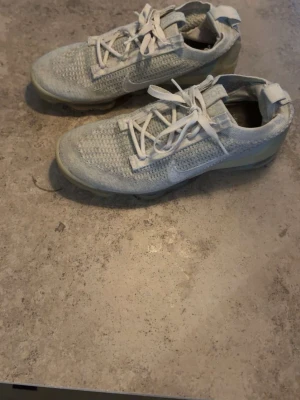 Nike air vapormax  - Säljer dessa feta vapormax i ett bra skick för 1299. Jag tvättar självklart upp dom vid intresse. Hör av dig vid minsta fråga! Pris är inte hugget i sten! 🔥🙏