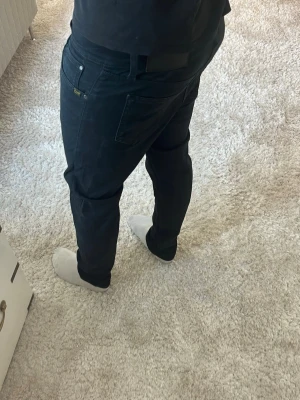 Tiger of Sweden jeans  - Tiger of Sweden Leon Jeans | skick 9/10 | Storlek 32/32 | Pris - 399kr | Modellen är ca 180cm lång | Hör av dig vid minsta fråga eller fundering!!
