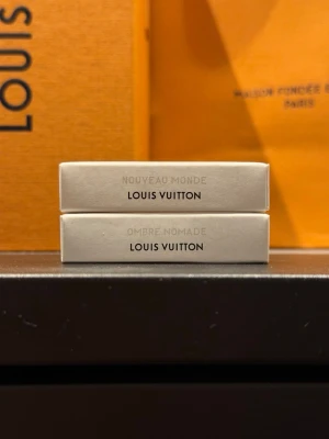 Louis Vuitton Oud Perfumes - Parfymprover - Louis Vuitton - Oud Perfumes  Säljer dessa styckvis alt som ett paket   • LV Ombre Nomade 2ml: 95kr    • LV Nouveau Monde 2ml - 4 spray: 85kr    Alternativt: 165kr för båda💥😍  Frakt kan lösas privat för en billigare peng