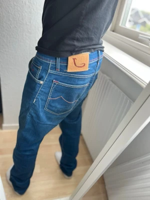 Jacob cohën jeans 622 - Hej! Säljer mina Jacob cohën jeans i modellen 622, i storlek 33, skick 9,5/10 Ny pris 5499kr!