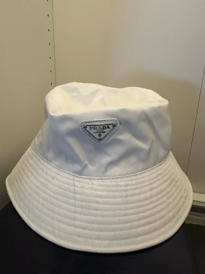Bucket hat - perfect for the summer, price can be discussed!