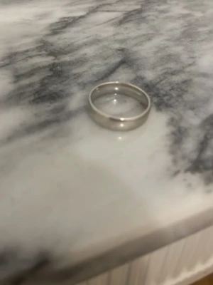 Enkel silverfärgad ring - Äkta silverring från Glamira (925) – Klassisk och stilren 