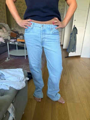 Ljusblå raka Levi's jeans - Snygga Levis jeans 