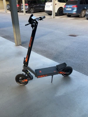 Kukirin G2 - Säljer min kraftiga kukirin g2 som är helt ny. Den toppar 57km/h. Den är helt ny med endast 250km körd på den. Om man har en g4 kan vi byta plus pengar det skulle vara grymt. Inget fel med den, inga repor ingenting.