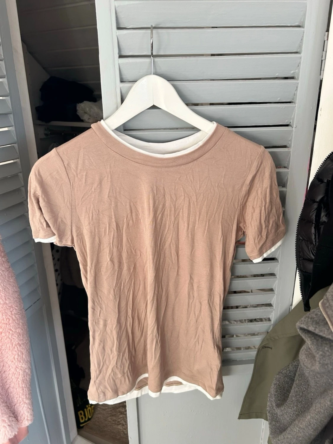 Beige kortärmad t-shirt - 2