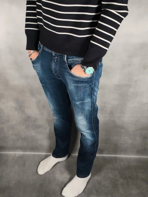 Replay Anbass - - Replay Anbass — Storlek 31/32 (Uppsydda till 31/30) — 9/10 - Bra skick utan skavanker — Inkluderat - Jeans — Retail 2000kr — Modellen är 180cm, 65kg