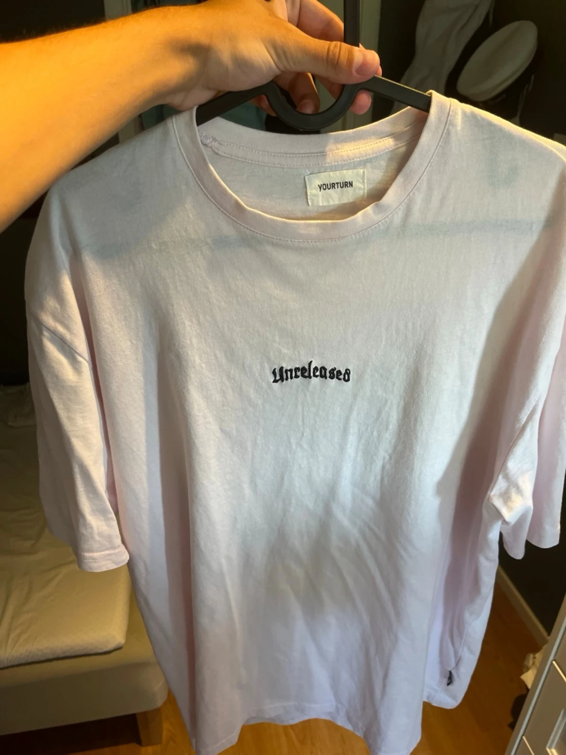 Vit t-shirt med fjäril från Yourturn - 1