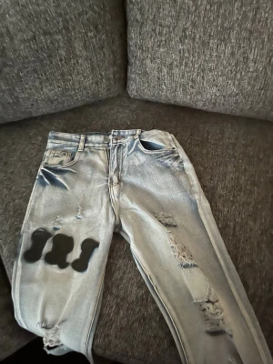  Amiri Jeans - Amiri Jens aldrig använd på grund av dem är förstora
