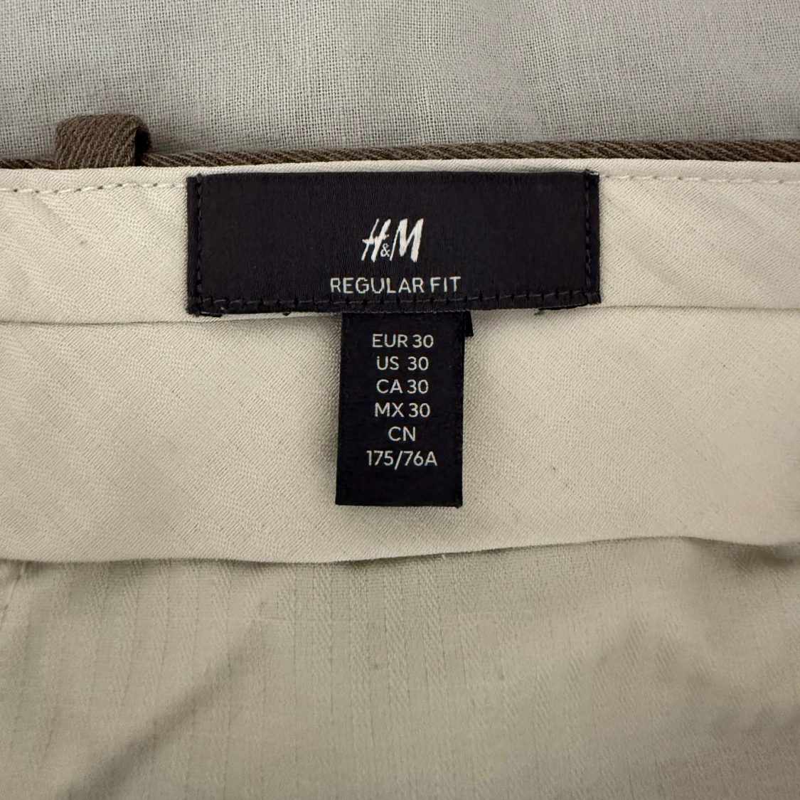 Beige kostymbyxor från H&M, regular fit - 2
