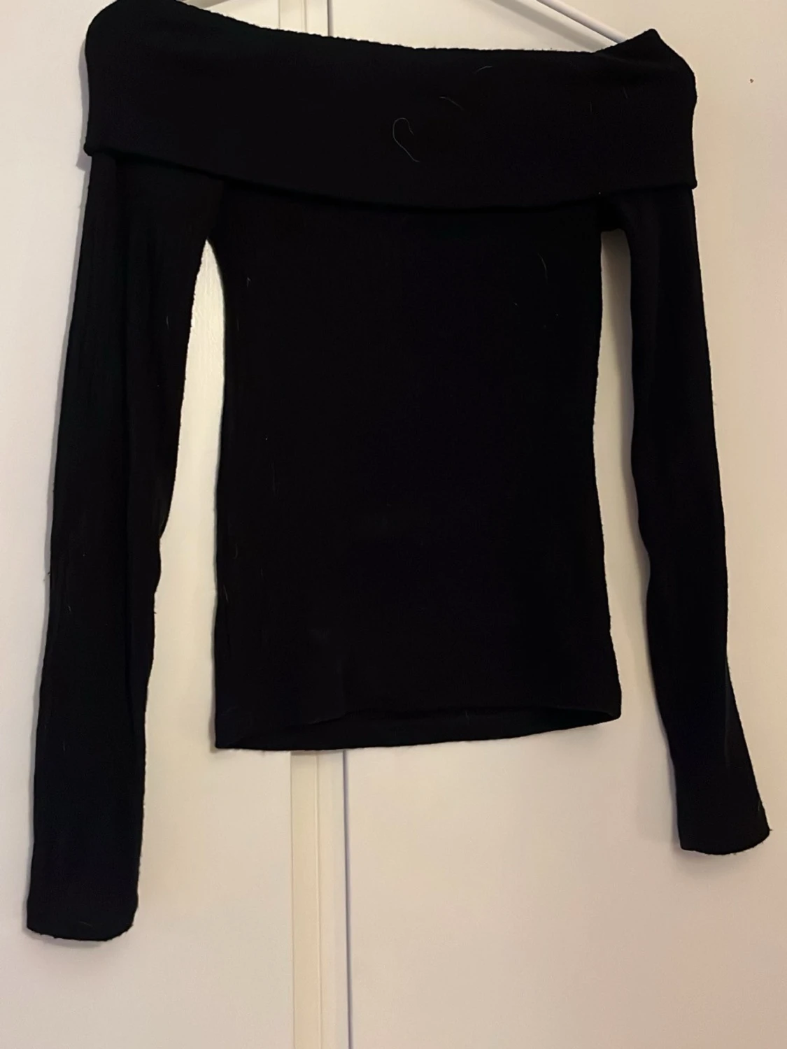 Svart offshoulder topp