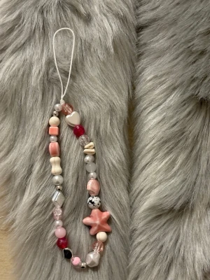 Mobilcharm  - Mobilcharm med olika pärlor och berlocker! 