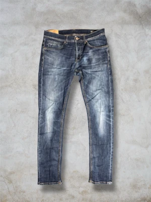 DONDUP GEORGE  - Snygga Dondup jeans med modellen George | Strl: 34 | Hör av dig vid intresse eller om du undrar någonting! 