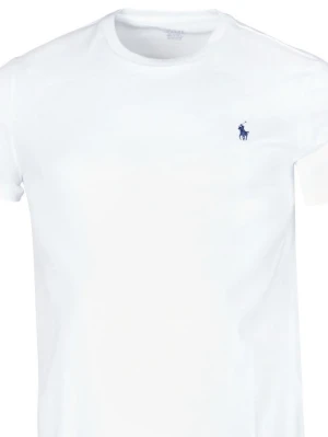 Vit t-shirt från Polo Ralph Lauren - Klassisk vit t-shirt från Polo Ralph Lauren med blå broderad logga på bröstet. T-shirten har rund halsringning och korta ärmar. Tillverkad i mjuk bomull för en skön och stilren look.
