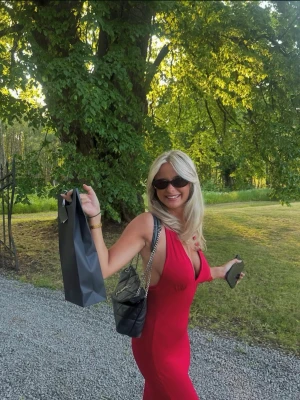 Ysl puffer bag - Superfin ysl puffer bag. Lite små skavanker men inget som man tänker på. Fått i present så har inget kvitto!