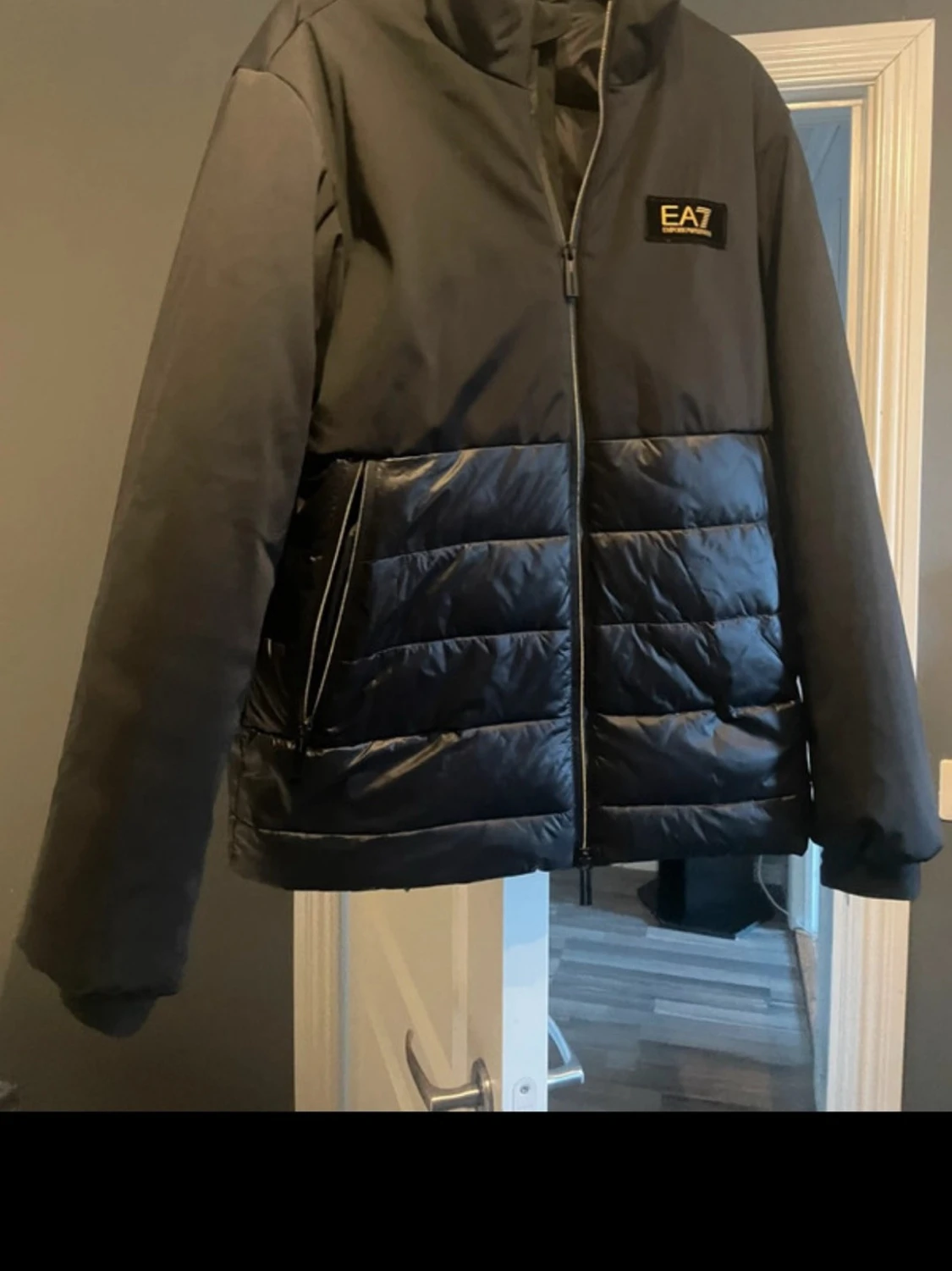 Svart pufferjacka från EA7 Emporio Armani