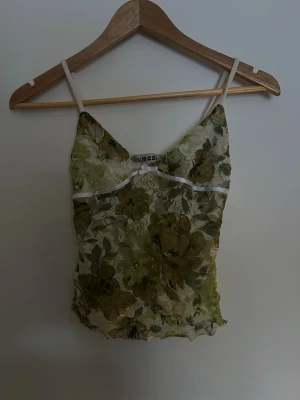 Grön Remass linne  - Grönt Remass linne i spets, storlek xs. 💕