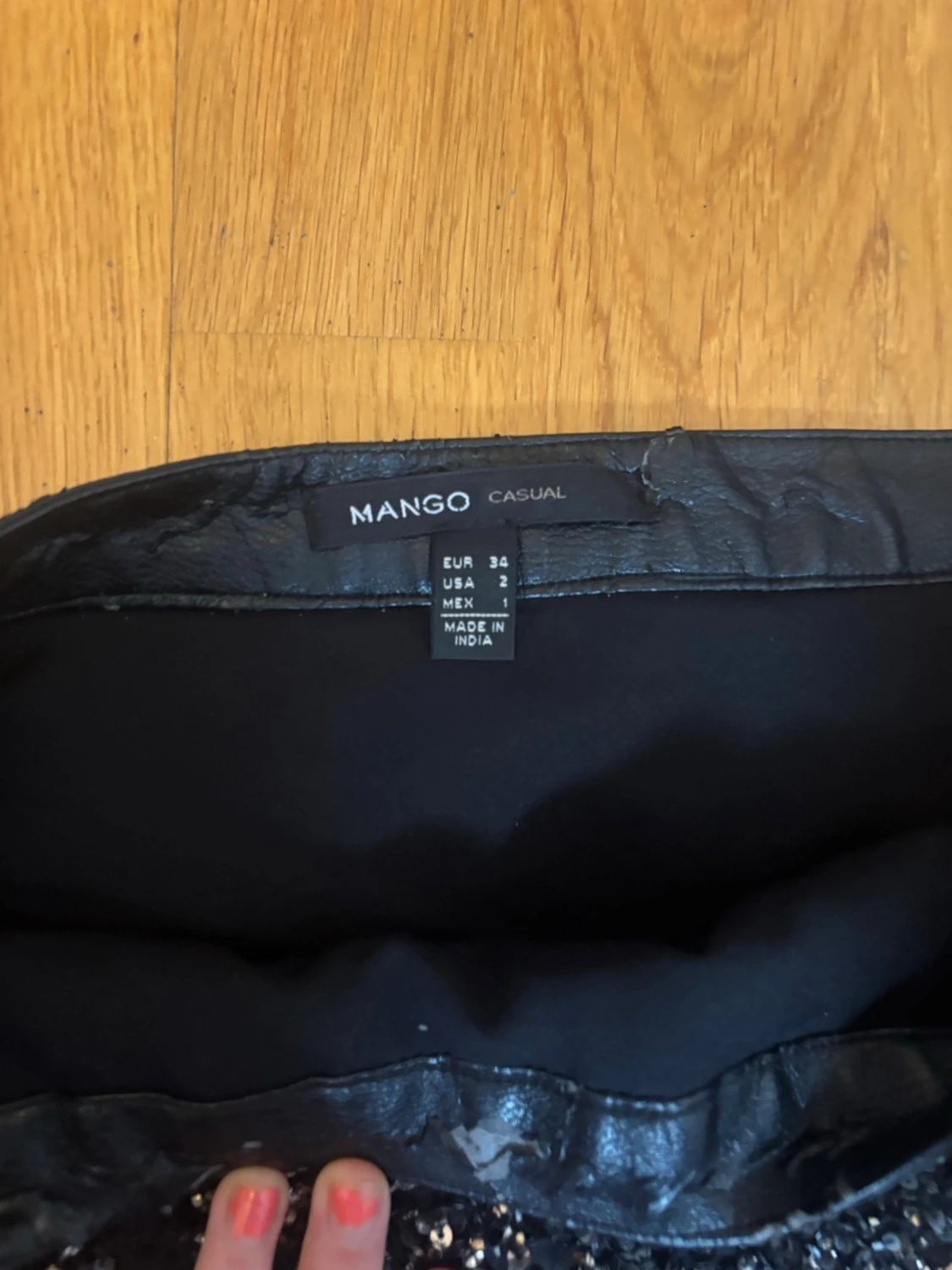 Svart paljettkjol från Mango - 1