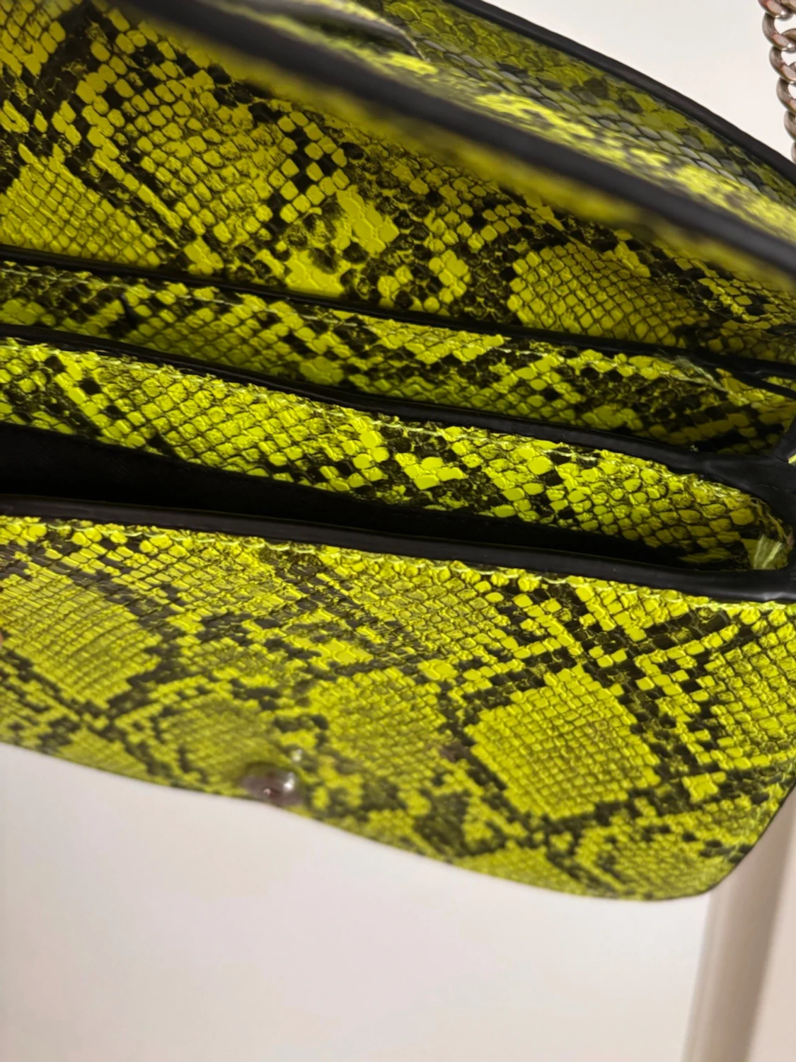 Grön väska med ormmönster - 2