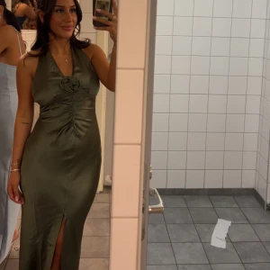 Grön klänning - Klänning i storlek xs i bra skick