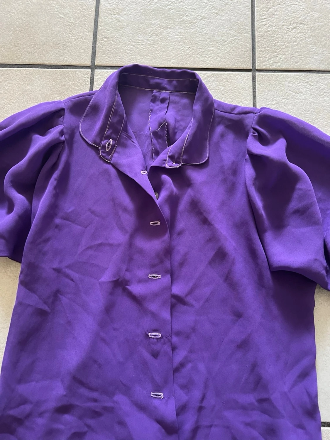 Lila blus med puffärm och krage storlek M/L - 1