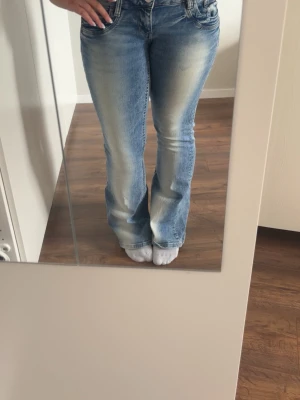 Kvarg jeans  - Säljer mina ”kvarg jeans” från Gina tricot då dem inte används. Dem är i bra skick och har nästan bara lagat i min garderob 😅