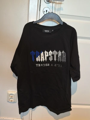 Svart Trapstar t-shirt med tryck - Helt ny, pris kan diskuteras. Mått kan skickas 