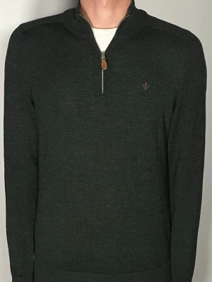 Morris halfzip merinoull - Säljer en riktigt snygg och trendig Morris halfzip i 100% merinoull och i fint skick, storlek M, vid frågor är det bara att skriva //Gramenti