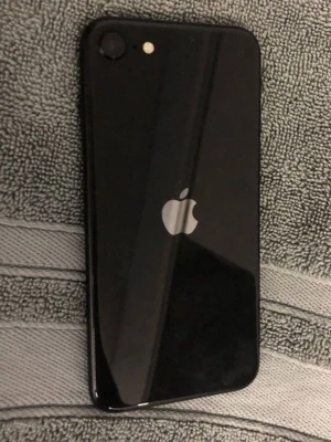IPHONE SE I Gott kvalite - Iphone se.                                                                                   Skickas samma dag.                                .                      Bra kvalite och inga skador på telefon                                 