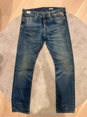 Vintage Replay Waitom Jeans - Säljer nu dessa riktigt feta replay jeans  , modellen är waitom & sitter slim fit, jeansen har en riktig snygg tvätt samt snygga slitningar, storleken på dessa är W33 & L34, vid fler frågor kring mer bilder eller liknande är det bara att höra av sig / AC Fashion 🤝