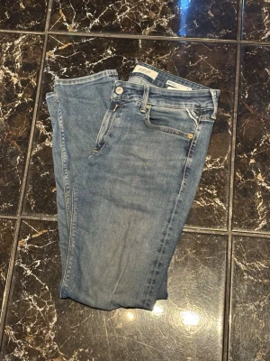 Replay Jeans - Anbass  - Hej nu säljer jag ett par Replay Anbass jeans i mycket fint skick. Storlek 32/30. Priset går att diskutera
