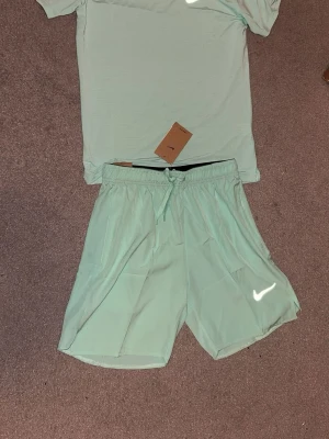Nike Miller set - Hej, säljer Nike Miller sets. Finns fler färger. Skriv för mer info.