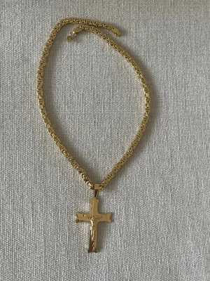 Byzantinsk Halskedja 18k Guldpläterad - Byzantinsk Halskedja 18k Guldpläterad Längd: 60cm Bredd: 6mm Kors: höjd 59mm, bredd 40mm