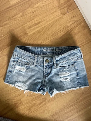 Jeansshorts - Midjemått: 36cm rakt över 💗