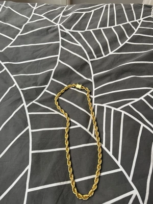 Guldtonat tvinnat halsband - 8mm guldkedja 60cm