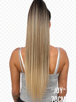 Lång ombre clip-on hästsvans 70cm HELT NYTT - Snygg hästsvans i ombre med mörkbrun botten som övergår i blonda längder. Längden är ca 70 cm och håret är rakt och silkeslent. Perfekt för att snabbt fixa en trendig och fyllig look. Enkel att fästa med en klämma uppe & 3 klämmor under, sen man lägger sitt egna hår i en "boll man lägger sitt egna hår i och drar igen snöret runt om, tar mindre än 1 min att fixa, ser helt äkta ut att vara ens eget hår. Syntetmaterial, BÄSTA KVALITÉN. HELT NYTT, aldrig provat det ens! NYPRIS 3449KR detta är FYND!