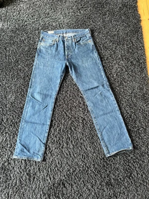 Levis jeans  - Säljer dessa Levis jeans. De är i väldigt bra skick och riktigt snygga. Hör av dig om du har några funderingar 