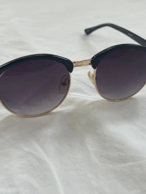 Solglasögon  - Svarta solglasögon 