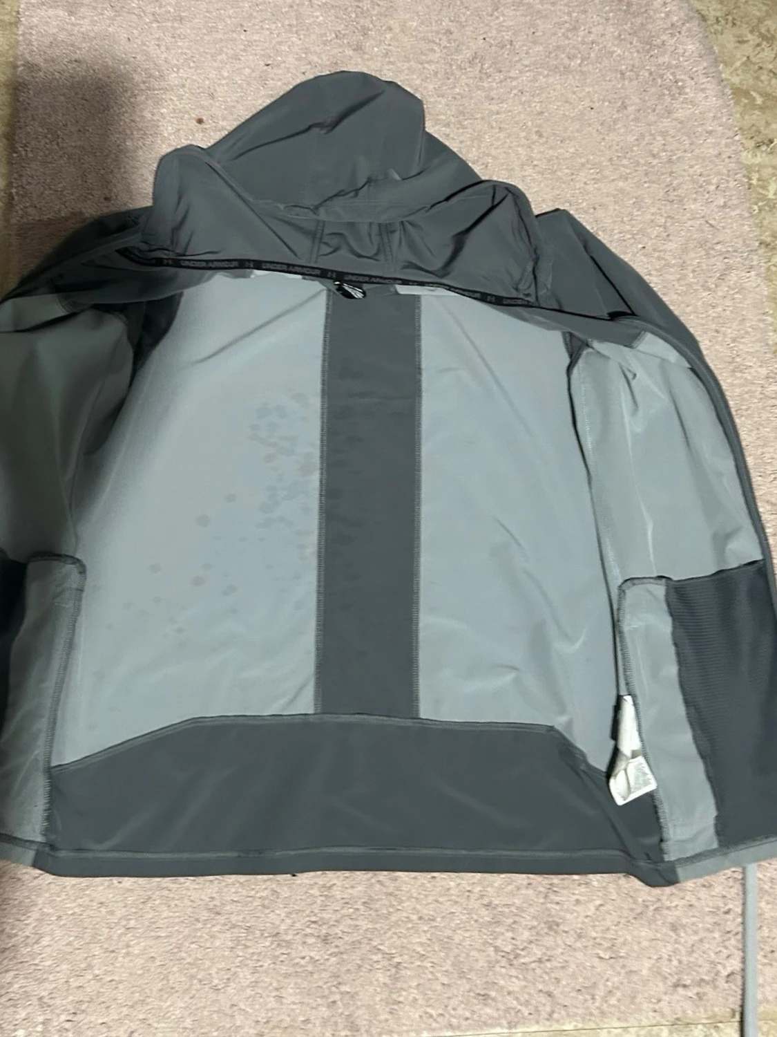 Grå vindjacka från Under Armour - 2