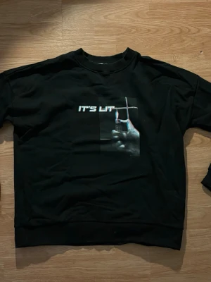 Svart sweatshirt  - Fint skick. Storlek L 