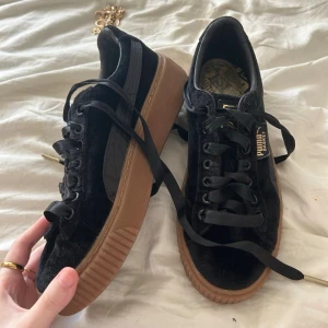 Puma Basket Sneakers - Helt nya & oanvända, har legat i en flyttlåda i några år.