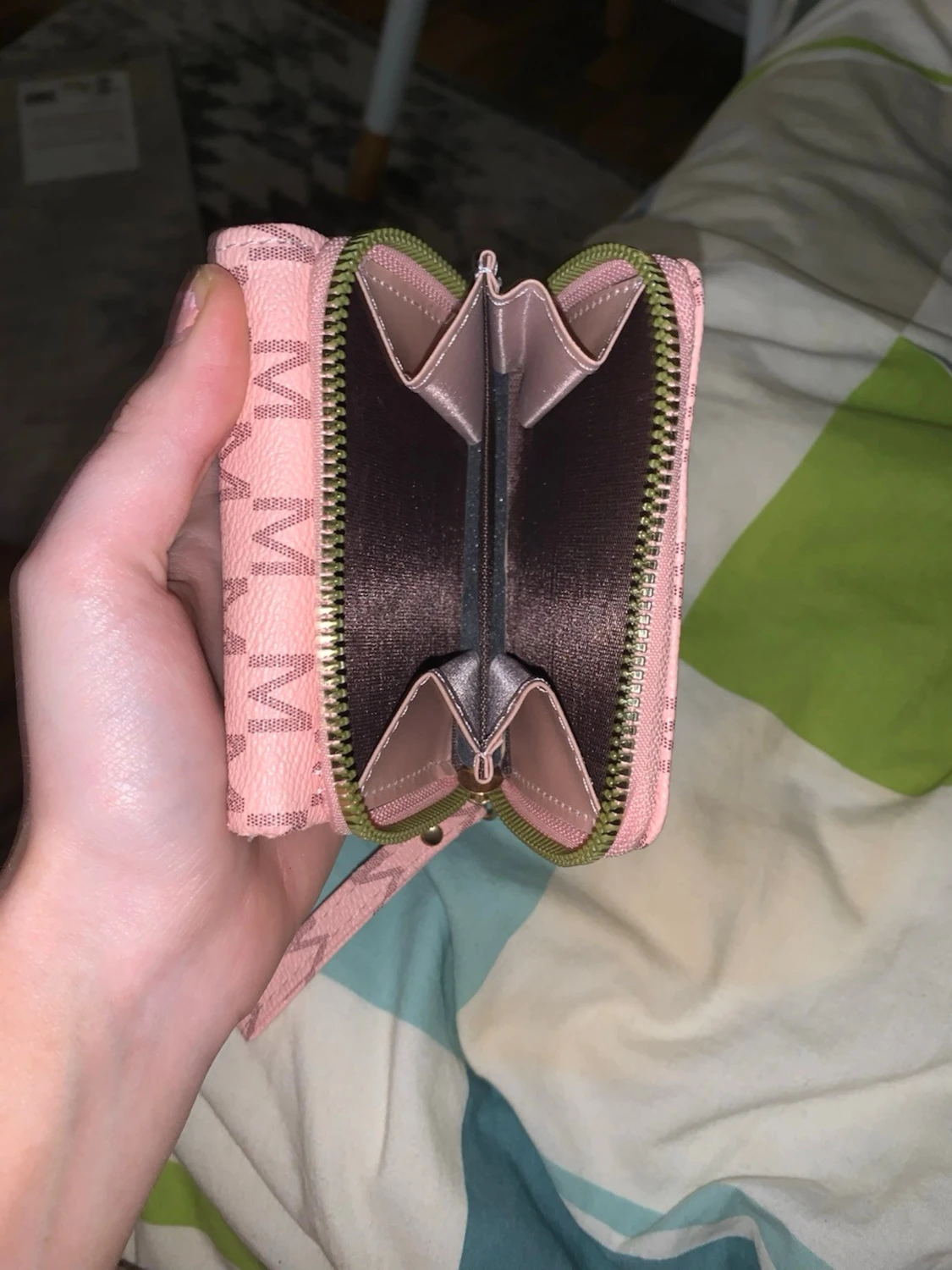 Rosa plånbok med Mönster och M-logga - 2