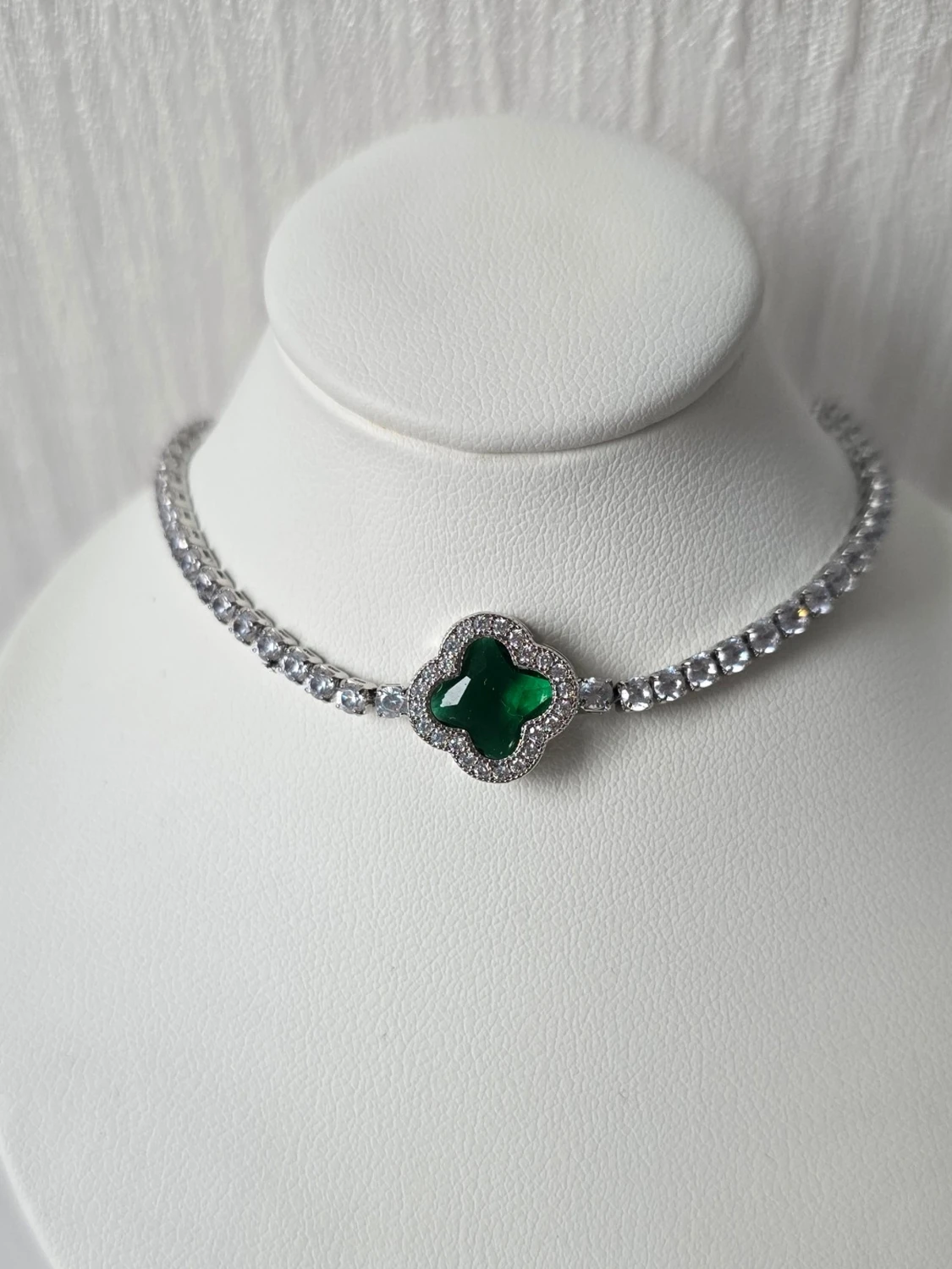 armband med grön fyrklöver