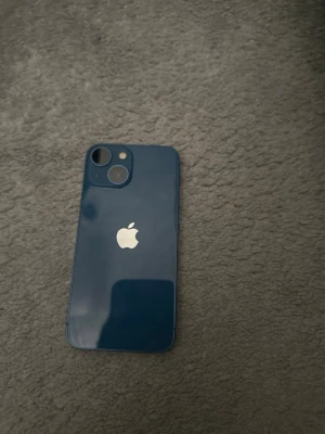 DEFEKT 13 Mini 128GB 100% Batteri - • Blå iPhone 13 Mini • 100% Batterihälsa (Apple batteri) • 128GB  • Sprucken skärm fram till framkameran och Face-ID systemet • Baksida samt bakkameror i god skick • Sidor i god skick med lätta skrapmärken på toppen • Lätt böjd ram  ❗️ DEFEKT, STARTAR EJ ALLS, ICLOUD-LÅST Pris kan diskuteras
