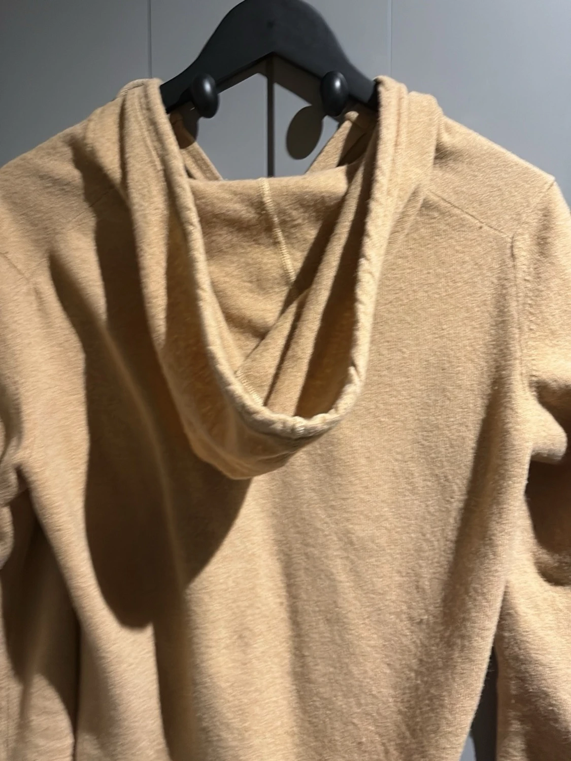 Beige hoodie från Bytom med dragkedja - 1
