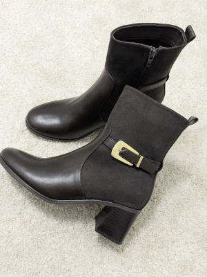 Bruna stövletter med guld spänne - Riktigt bekväma men kom inte till användning för mig, helt nya svarta stövletter från Forever Comfort, slutsålda på Zalando 🖤 Nypris: 799