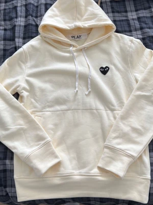 Cdg hoodie beige  - Oanvänd 