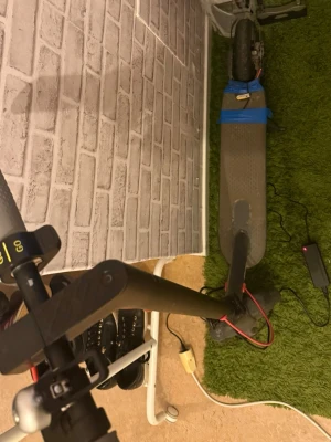 Elsparkcykel - Säljer en elsparkcykel. Det funkar bra och kör i max 35km/h. Enda minuset är att stänkskyddet har gått sönder men man kan fixa en ny. Kan tänka mig att sänka priset till 800kr