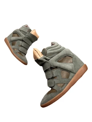 gröna isabell marant skor  - unik färg på isabell marant skor, storlek 37 men passar mig som har storlek 38🥰 mycket använda men frf i bra skick första bilden är lånad!