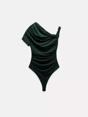 Mörkgrön body från Zara - Säljer denna body från Zara stl S. Prislapp finns kvar ej använd❣️❣️